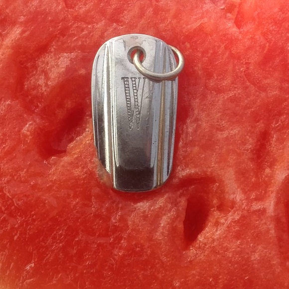 "W" monogrammed pendant made from silverware - Picture 4 of 5